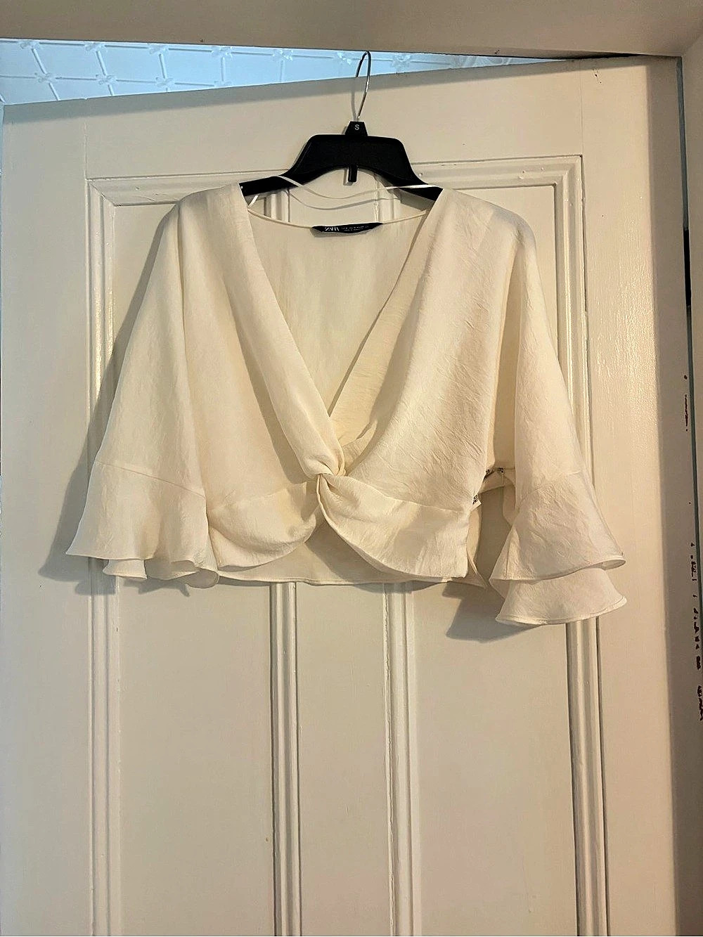 Zara Knot Front Ruffle Sleeve Crop  Blouse in White Like New